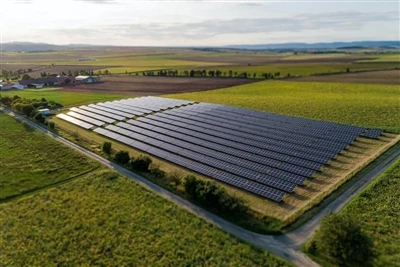 Merangkul Matahari: Perjalanan Menuju Teknologi Energi Surya
